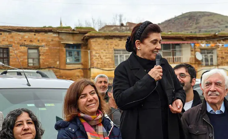 Leyla Zana besdarî bangeseya hilbijartinê bû û bersiva wan gotinên Erdogan da!