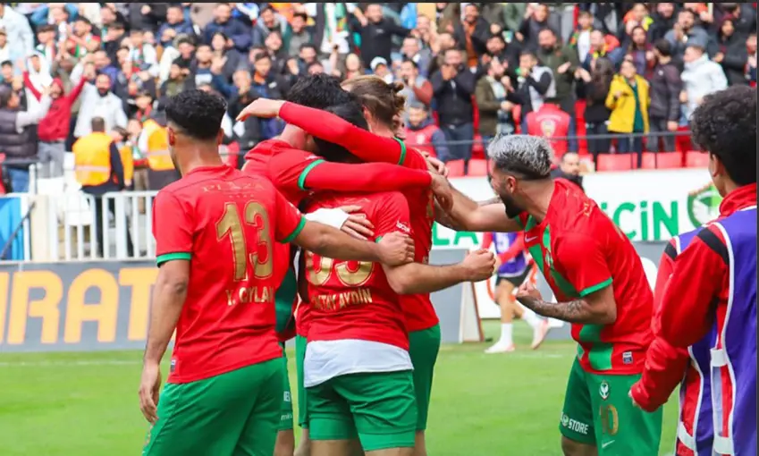 Lider Amedspor kendi evinde Erzincan’i ezdi geçti!