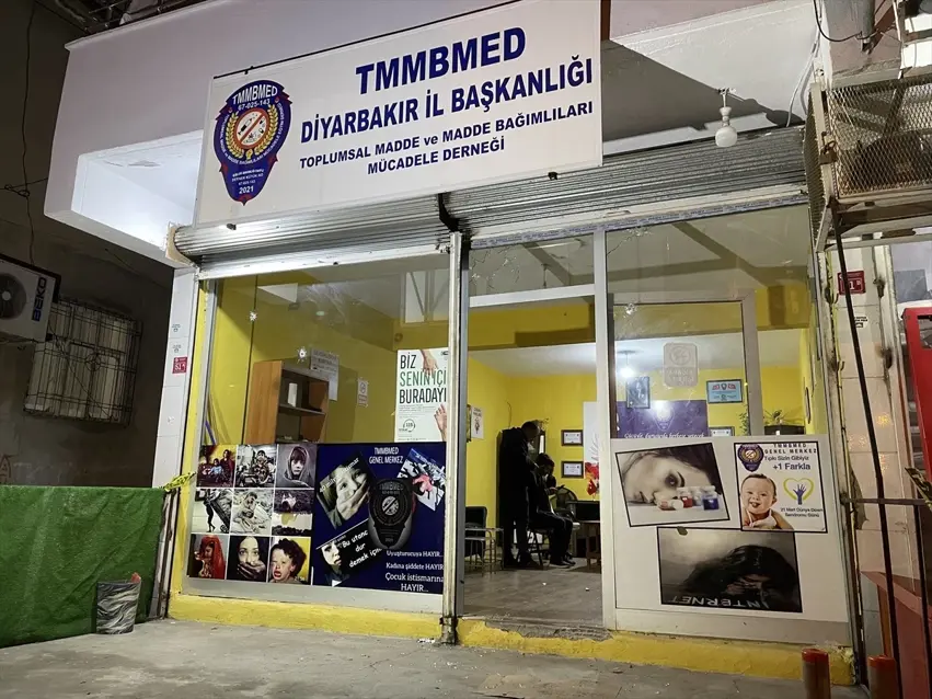 Di nav 2 grûban de pevçûn derket: Kesekî birîndar bû