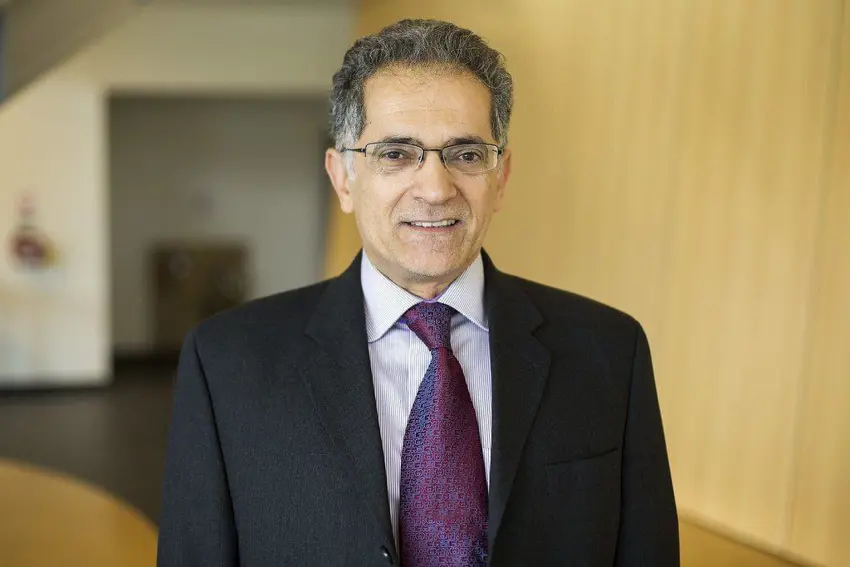 نابغەترین و بیرمەندترین کەسی جیهان کە خاوەن ١٨ دکتۆرایە بناسە