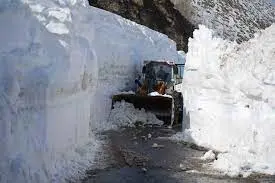 Li Mûsê ciyên qaliniya berfê gihaye 7 metreyî, ji bo rê vekin xebat dewam dikin