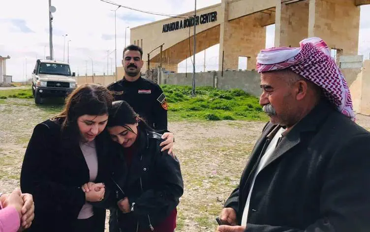 Keça Kurd ku ji destê DAISê hate rizgarkirin vegiriya Sengalê