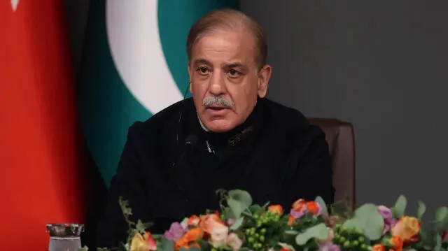 Pakistan'da Sahbaz Serif yeniden basbakan seçildi