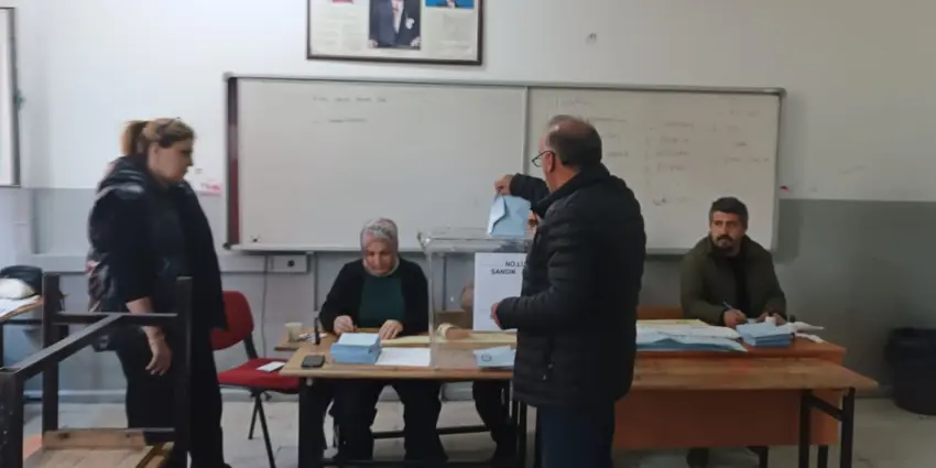 Diyarbakir’da ilk oylar kullanilmaya baslandi