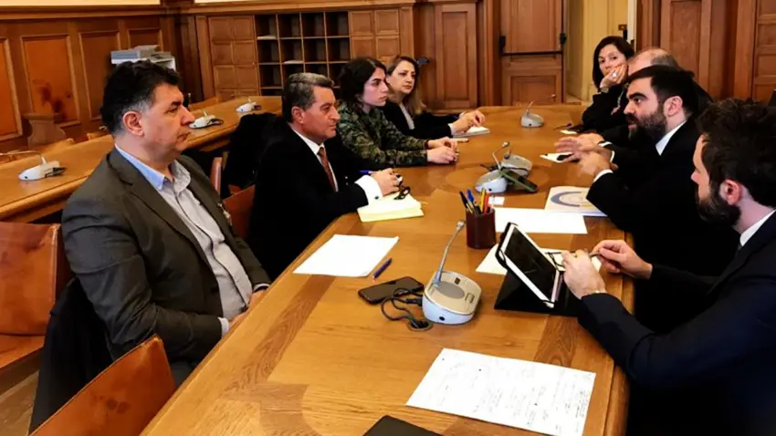 Sanda Rojavayê Kurdistanê li Romayê bi senatorên Îtalî re civiya