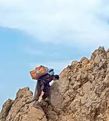 لە سنوورەکانی ڕۆژهەڵات پێنج کۆڵبەر بریندار کران