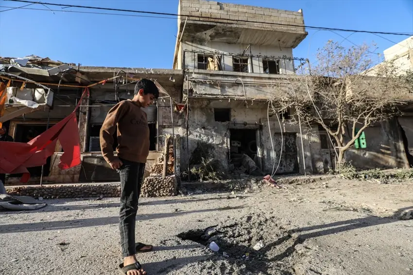 Rejîma Esed êrîsê Idlibê kir û 2 sîvîl jiyana xwe ji dest dan