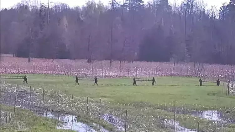 Polonya siniri geçmeye çalisan 220 göçmeni engelledi!