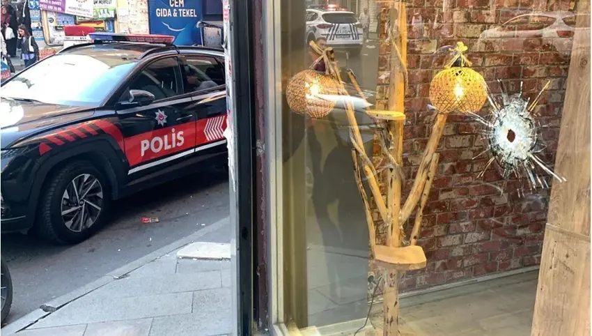 Istanbul'da silahli saldiri: 1 ölü, 4 yarali!