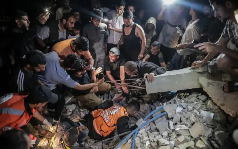 Îsraîlê beriya hevdîtinên agirbestê hêrisî Refahê kir: Herî kêm 20 kes mirin