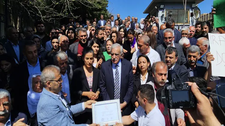 Ahmet Türk mazbatasini aldi: Van’a gitti!