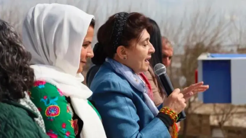 Leyla Zana ji bo pistgiriyê bide Abdullah Zeydan diçe Wanê