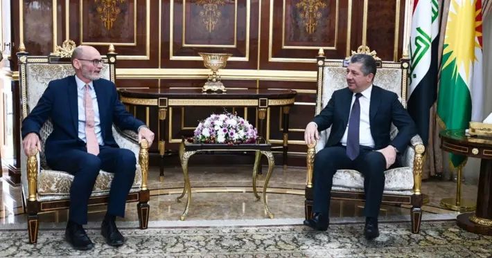 Serokwezîr Barzanî û Balyozê Brîtanyayê civiyan: Pêwîst e astengên li pês hilbijartinê bên çareserkirin