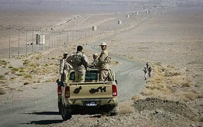 Êrîsa çekdarî ya li dijî navenda leskerî û navenda polîsan li Îranê: 3 kustî