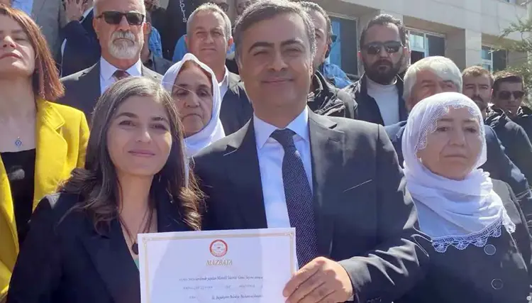 Zeydan pistî wergirtina mazbatayê axivî: Texrîbat heye derman jî heye