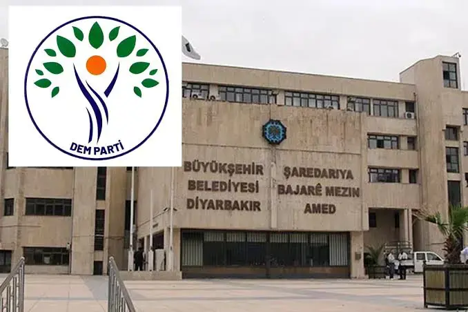 Amed: Qeyyûm di dema radestkirina saredariyê de civîn li dar dixe