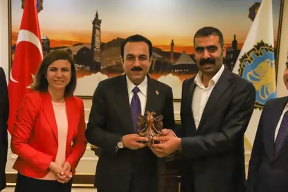 Diyarbakır Eş Başkanları Erbil Valisini ağırladı