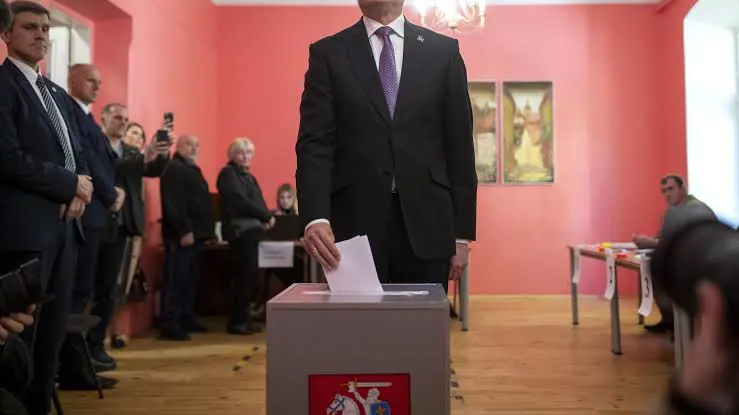 ‘O’ ülkede halk yeni cumhurbaskanini seçiyor