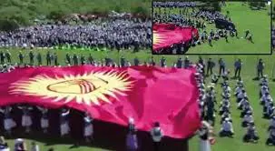 Kamyonet ket nav xwendevanên ahengê: 29 birîndar