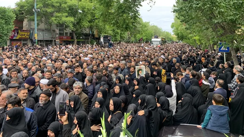 Iran Cumhurbaskani Reisi için Tahran'da cenaze namazi