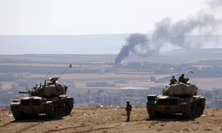 Artêsa Tirk gundên Minbîcê topbaran kir: Jinekê can da û 4 kes birîndar bûn