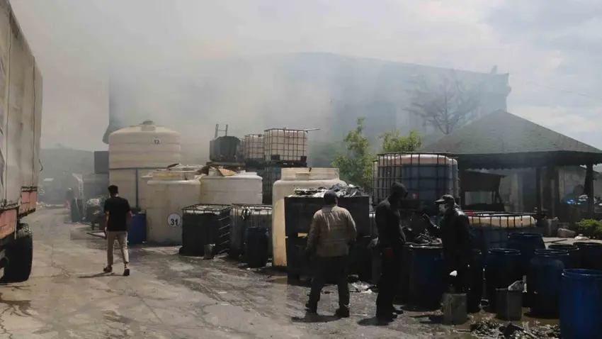 Li bajarê Hatayê agir bi fabrîkê ket