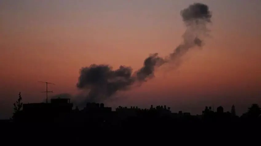 Îsraîlê ji hewa de li bajarê seyahî yê Sûriyê li Banyasê xist