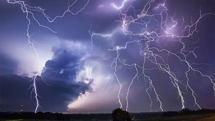 بەهۆی هەورە بروسکەوە مێرمنداڵێک گیانی لە دەستدا