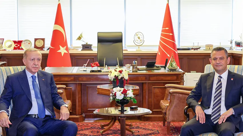 Ozgur Ozel û Erdogan li navenda CHPê civîyan