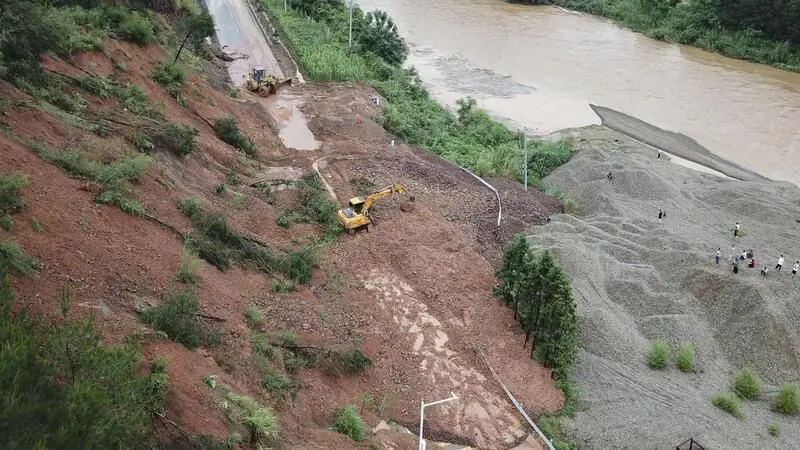 Erd heziya, 9 kes mirin û 17 kes wendane