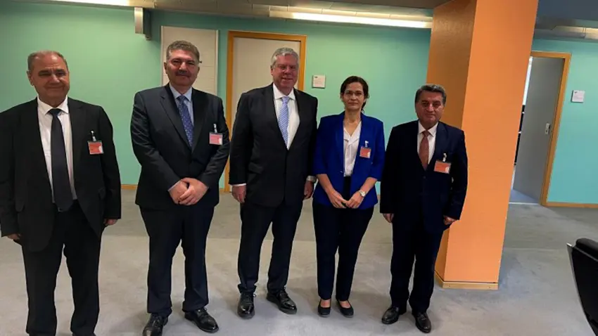 Sanda Rojava li Parlamentoya Almanya bi partiyên Alman re civiya