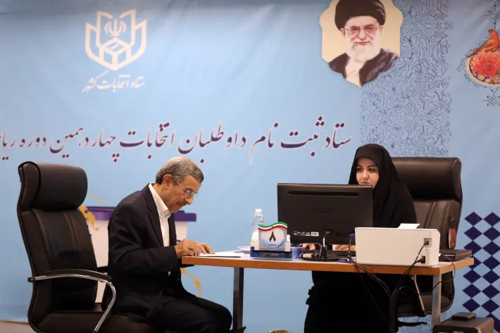 ئەحمەدی نەژاد خۆی بۆ پۆستی سەرۆكایەتی كۆماری ئێران كاندید كرد