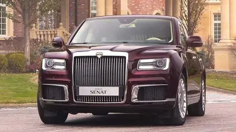 لێخوڕینی ئۆتۆمبێل لە لایەن ڤلادێمیر پووتین ەوە بۆ کیم جوونگ ئوون / تایبەتمەندییەکانی ئەم ئۆتۆمبێلە لووکسە چین؟