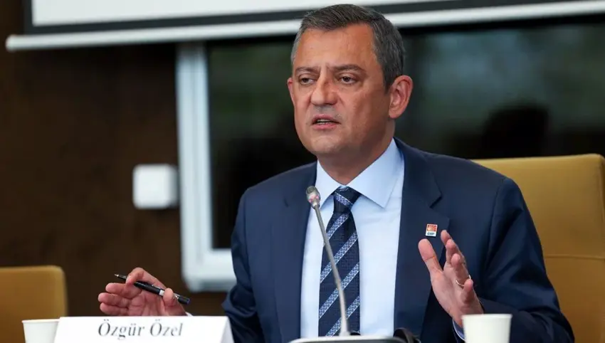 Özgür Özel'den Hakkari Belediyesi'ne kayyim atanmasina tepki!