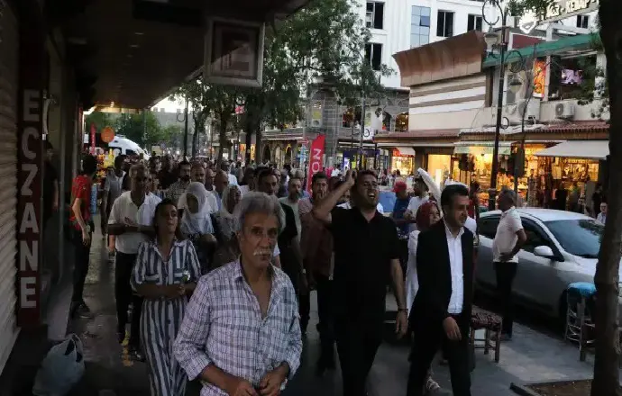 Li hemû navçeyên Diyarbekirê tayînkirina qeyûman protesto kirin!