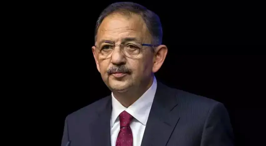 Wezîrê hawirdoriyê û bajarvaniyê yê Tirkiyê Mehmet Özhaseki dest ji karê xwe berda