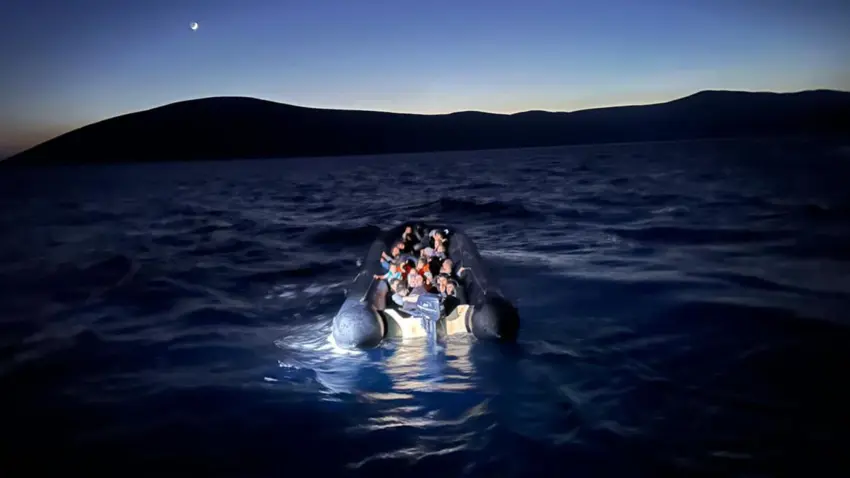 Hejmara koçberên neqanûnî yên li Îzmîrê jiyana xwe ji dest dan derket 8an