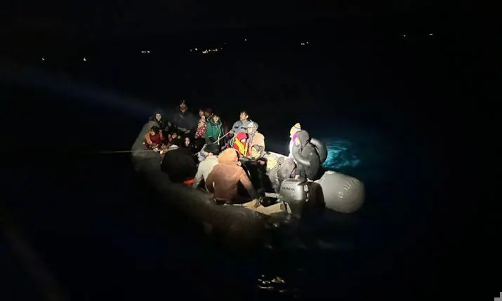 Yunanistan'a 'göçmenleri Türkiye'ye itme' uyarisi!