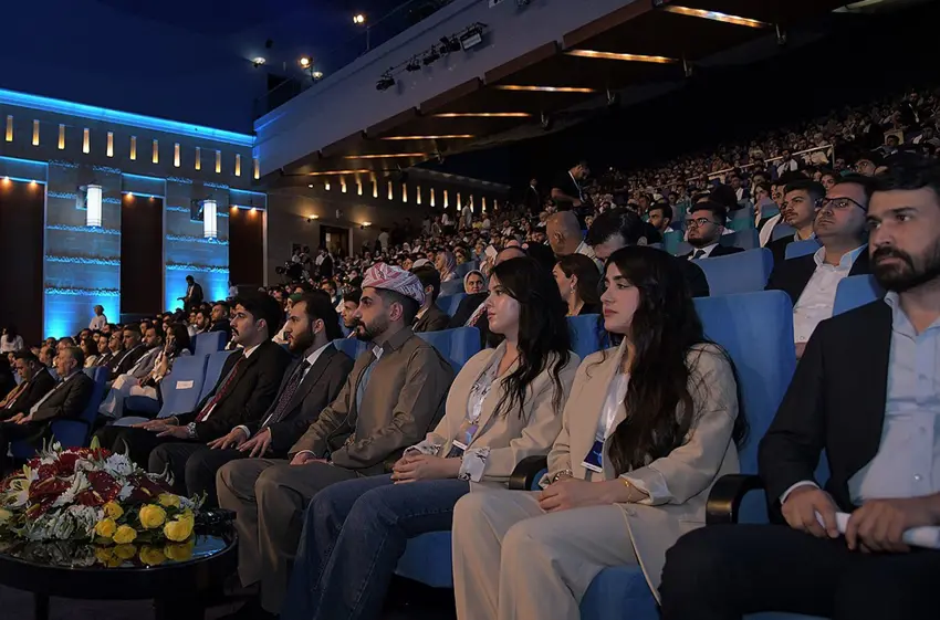 Zêdeyî 4 hezar ciwan di bin çavdêriya Serokwezîr Barzanî de bawernameyên dîplomayê xwe distînin