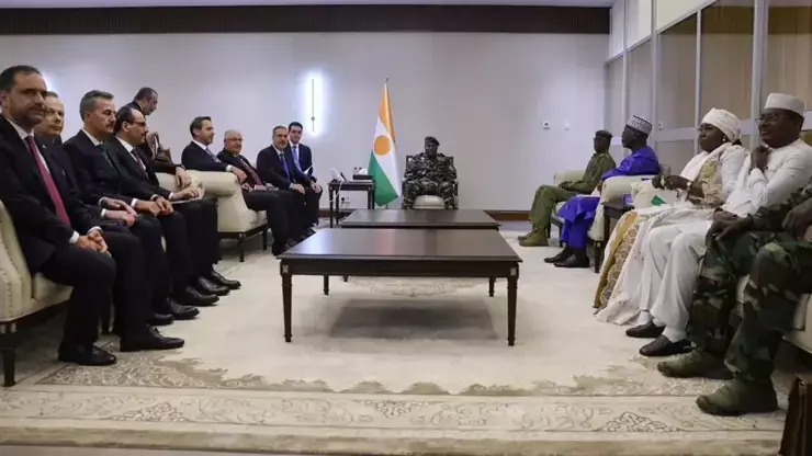 Hakan Fidan, Nijer Devlet Baskani Tiani ile bir araya geldi