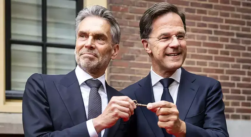 Serokwezîrê nûh yê Hollandayê askera bû û bi fermî dest bi wezîfa xwe kir