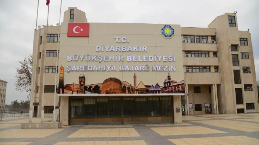 AKP'lilerin çocuklari özel kalem olarak ise alinip memur yapilmis!