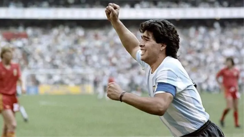 Maradona'nın o forması 900 bin sterline satışa çıkıyor
