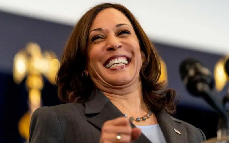 ترامپ : پێکەنینەکانی کامێلا هەریس تان بینیوە ؟ ئه‌و شێته‌