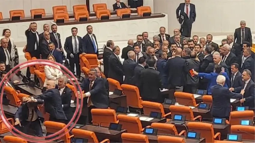 Meclisa Tirkiyê li nav hev ket: Parlementerê AKPê kulmê li Ali Bozan ê DEM Partiyê xist