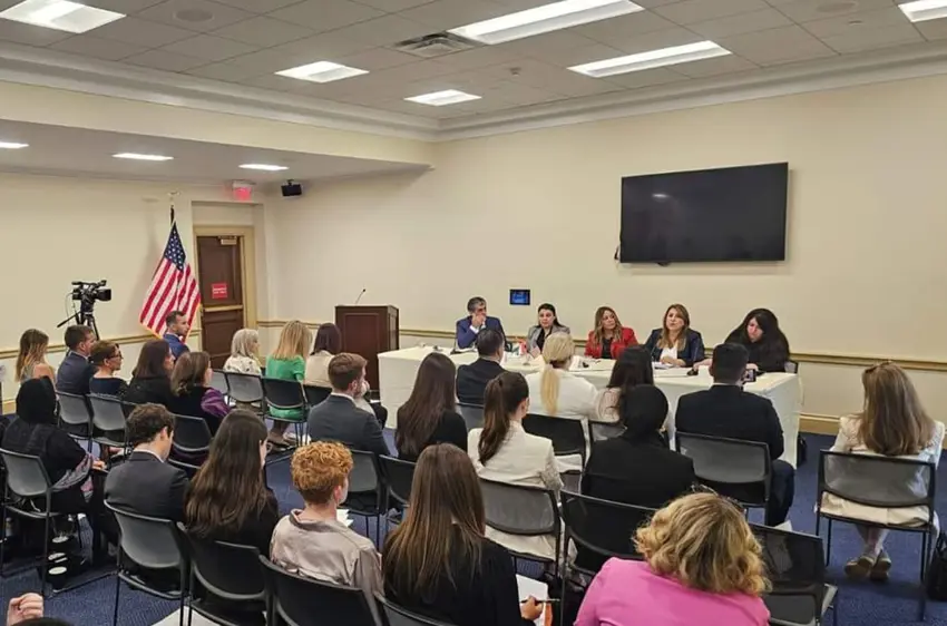 Di kongreya Amerîkayê de rola jinên Kurd di qada siyasî de hat nîqaskirin