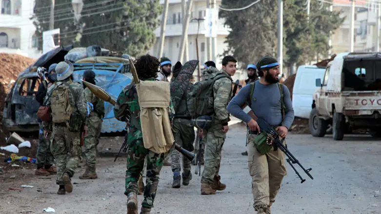 Li Efrînê endamên komên çekdar bi hev ketin: 2 zarok birîndar bûn