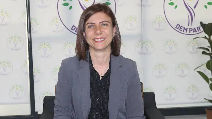 Serra Bucak: Diyarbakirlilar sokakta Kürtçeyi görünce mutlu oluyorlar