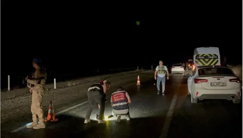 Diyarbakir'da bir araca silahli saldiri: 1’i kadin, 1'i çocuk 6 yarali!