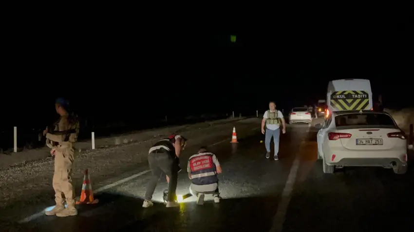 Li Diyarbekirê bi çekên giran êrîsê otomobîlê hat kirin: 6 birîndar